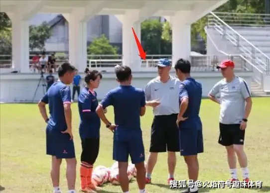 足坛十大倒钩_足球球员历史倒钩是谁_足球历史倒钩球员