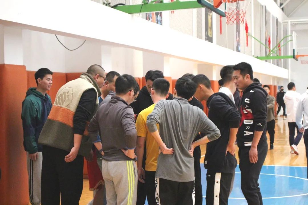篮球所有规则演示图片_演示篮球规则图片大全_篮球演示文稿