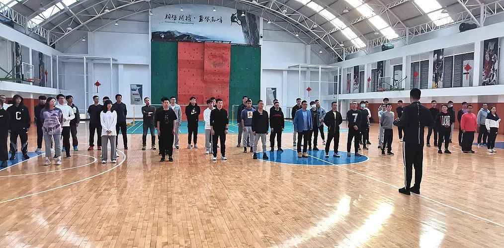 篮球所有规则演示图片_演示篮球规则图片大全_篮球演示文稿
