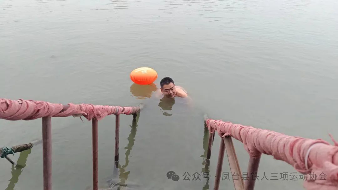 跳水游泳技巧提高蹬腿技术_怎么跳水游泳_怎么提高游泳跳水蹬腿技巧