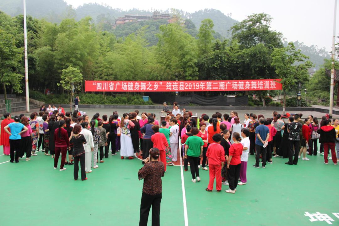 健身舞蹈班多少钱_培训舞蹈健身班费用_健身舞蹈培训班