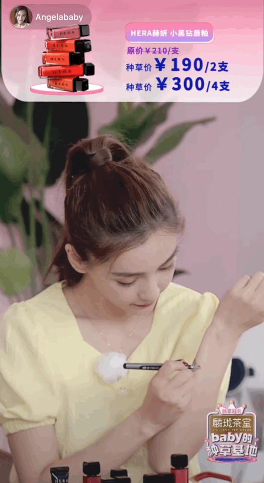 直播健身明星间女的是谁_直播健身的主播_明星健身女直播间