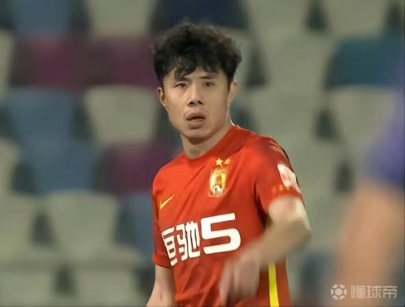 足球历史中场球员排名_中国足球历史优秀中场_足球中场历史排名