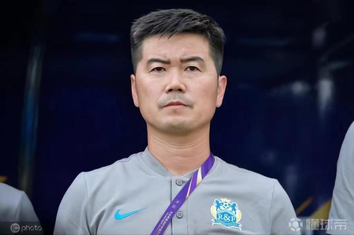 足球历史中场球员排名_足球中场历史排名_中国足球历史优秀中场