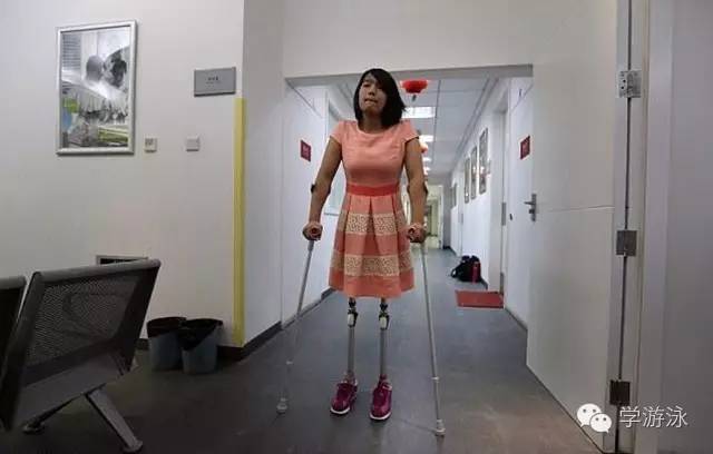 游泳运动员打篮球_从篮球爬行到游泳冠军_篮球运动员游泳