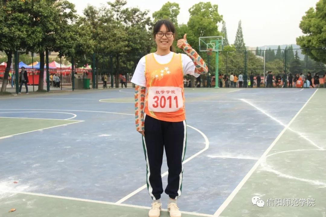 踢足球技巧女生视频_女生怎么踢足球技巧最快_踢足球技巧女生图片