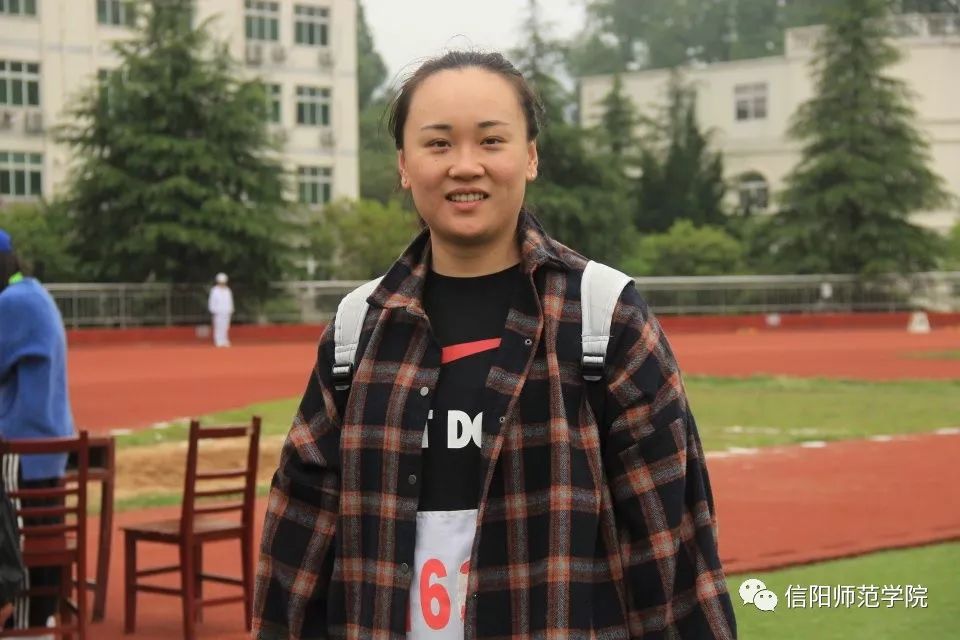踢足球技巧女生视频_踢足球技巧女生图片_女生怎么踢足球技巧最快