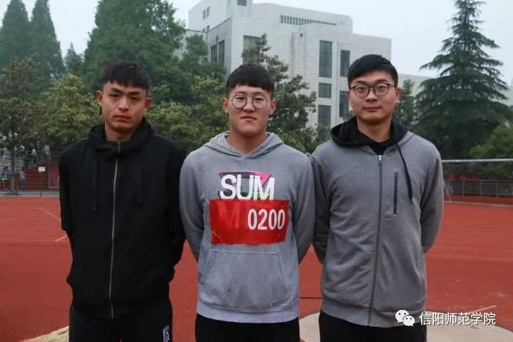 女生怎么踢足球技巧最快_踢足球技巧女生视频_踢足球技巧女生图片