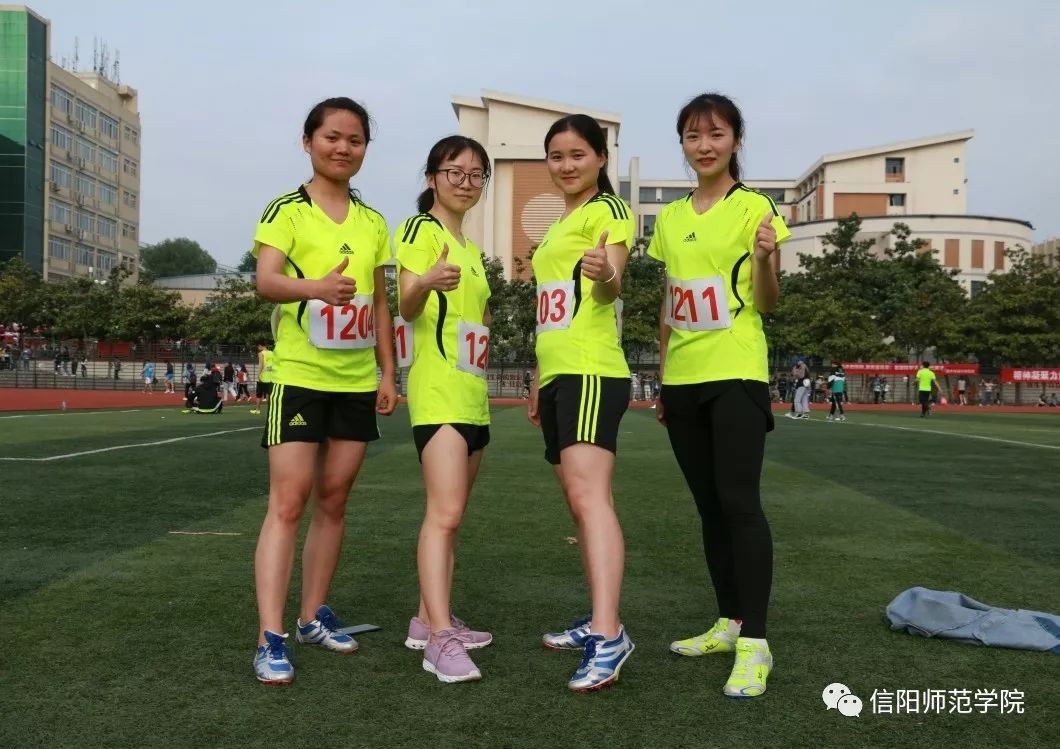 女生怎么踢足球技巧最快_踢足球技巧女生视频_踢足球技巧女生图片