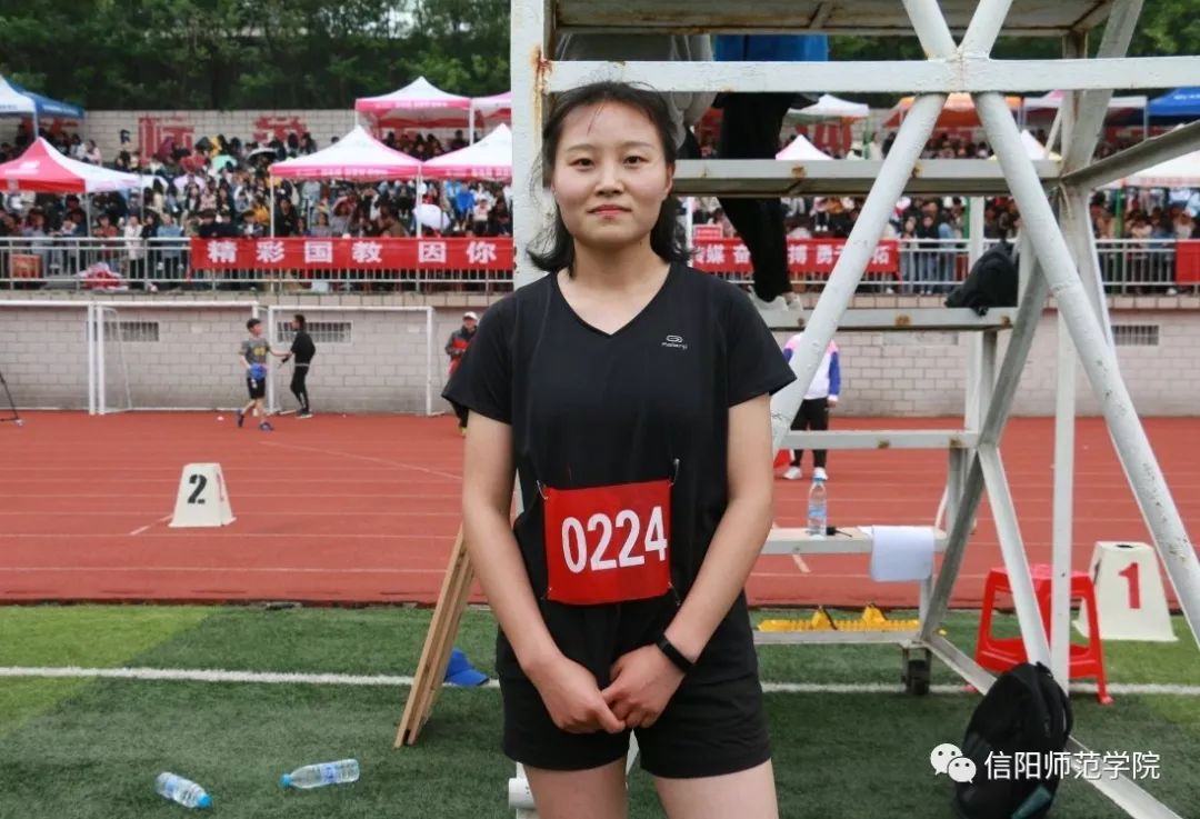 踢足球技巧女生图片_踢足球技巧女生视频_女生怎么踢足球技巧最快