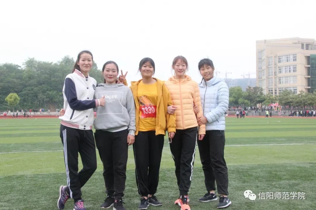 踢足球技巧女生视频_女生怎么踢足球技巧最快_踢足球技巧女生图片