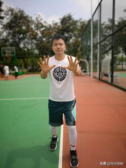 中考篮球规则技巧有几种_中考篮球的规则_中考篮球的规则和技巧有哪些
