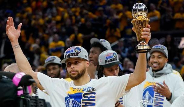 NBA 现役球员历史地位前十排名：詹姆斯