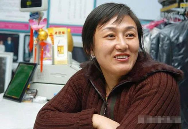 举重腰伤冠军_举重运动员腰部受伤_举重运动员的腰伤