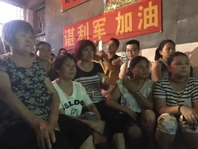 举重运动员的腰伤_举重腰伤冠军_举重运动员腰部受伤