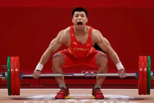 举重腰伤冠军_举重运动员腰部受伤_举重运动员的腰伤