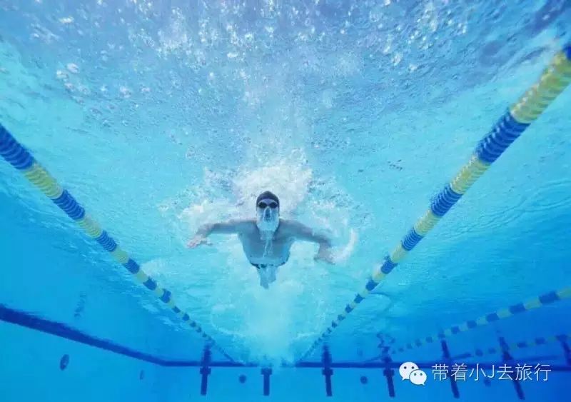 游泳蛙陆地腿技巧_陆地蛙泳腿正确动作_陆上蛙泳腿怎么练
