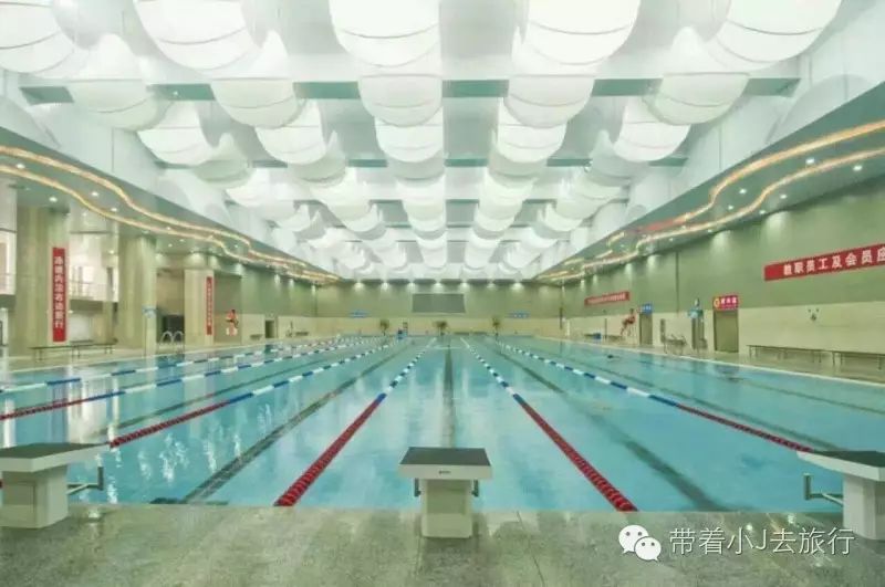 陆上蛙泳腿怎么练_陆地蛙泳腿正确动作_游泳蛙陆地腿技巧