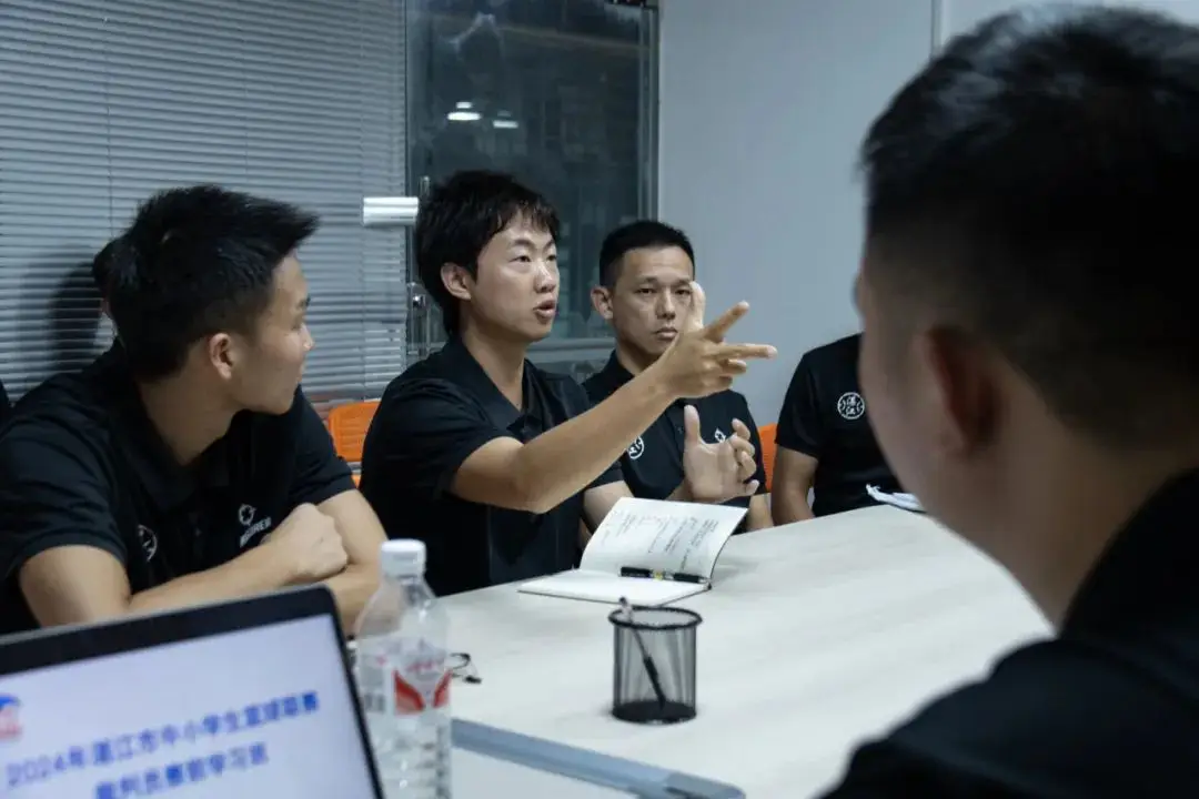 中小学生比赛用球篮球_中小学生篮球配合比赛规则_中小学生篮球战术